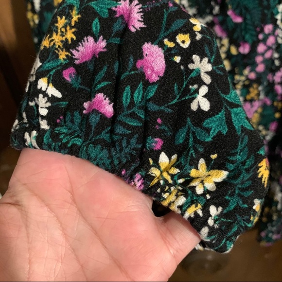 🌷Vibrant & Floral🌻 Old Navy Tiered Blouse - Picture 3 of 5